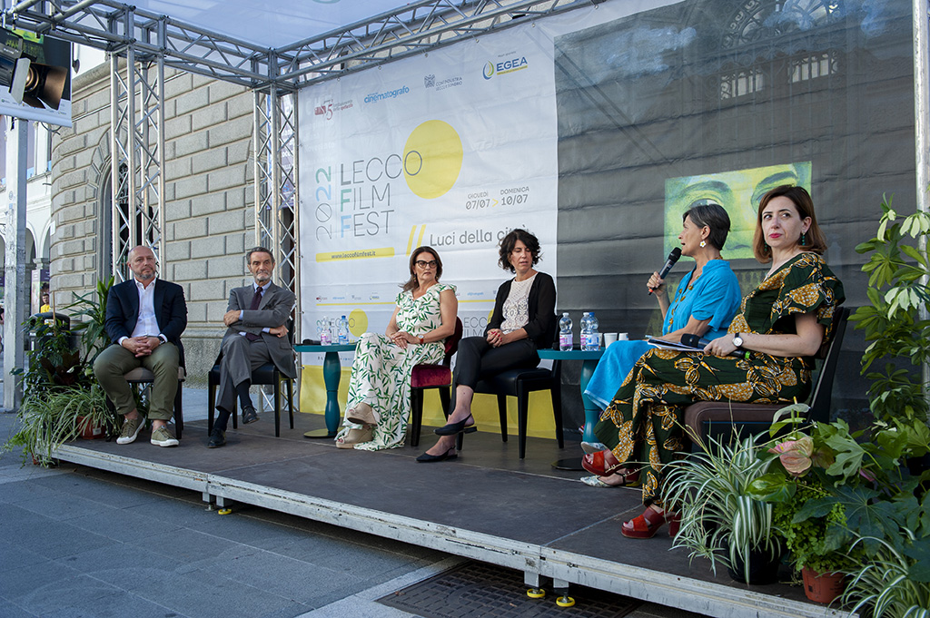 (da sinistra a destra) Fabio Dadati, Attilio Fontana, Francesca Colombo, Simona Piazza, Sara Vitali e Angela D'Arrigo